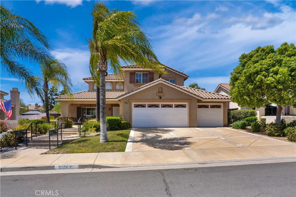 39963 Via Espana Murrieta, CA 92562