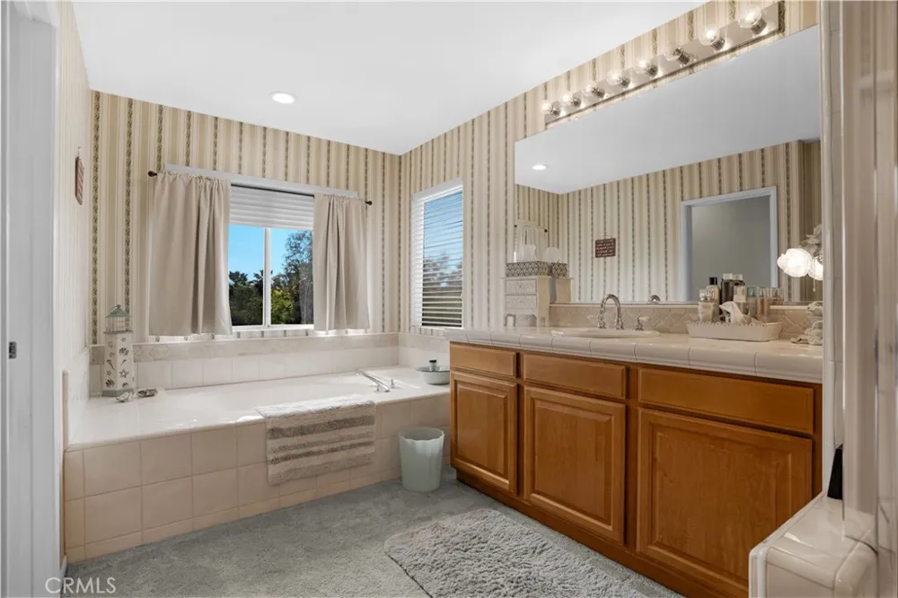 39963 Via Espana Murrieta, CA 92562