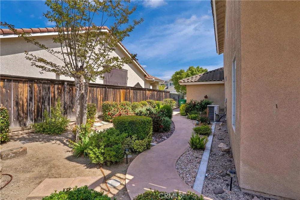 39963 Via Espana Murrieta, CA 92562