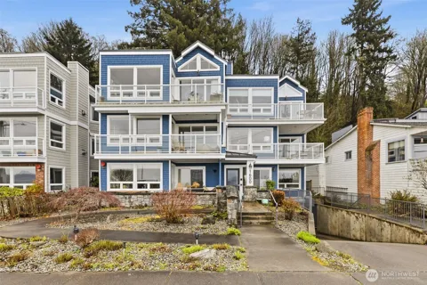1600 Alki Avenue SW #202