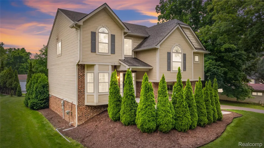 730 Leon Road Walled Lake City, MI 48390