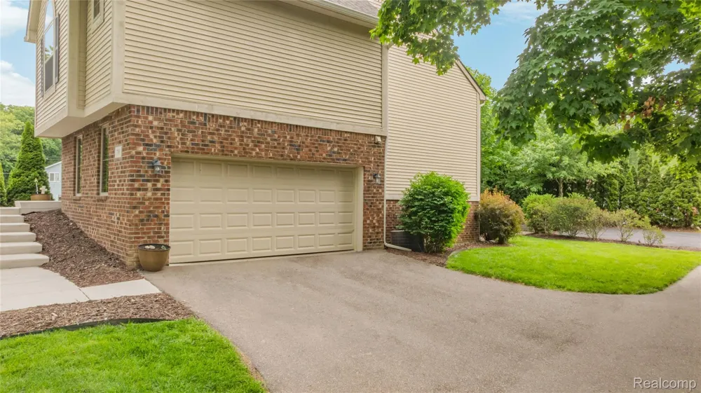 730 Leon Road Walled Lake City, MI 48390