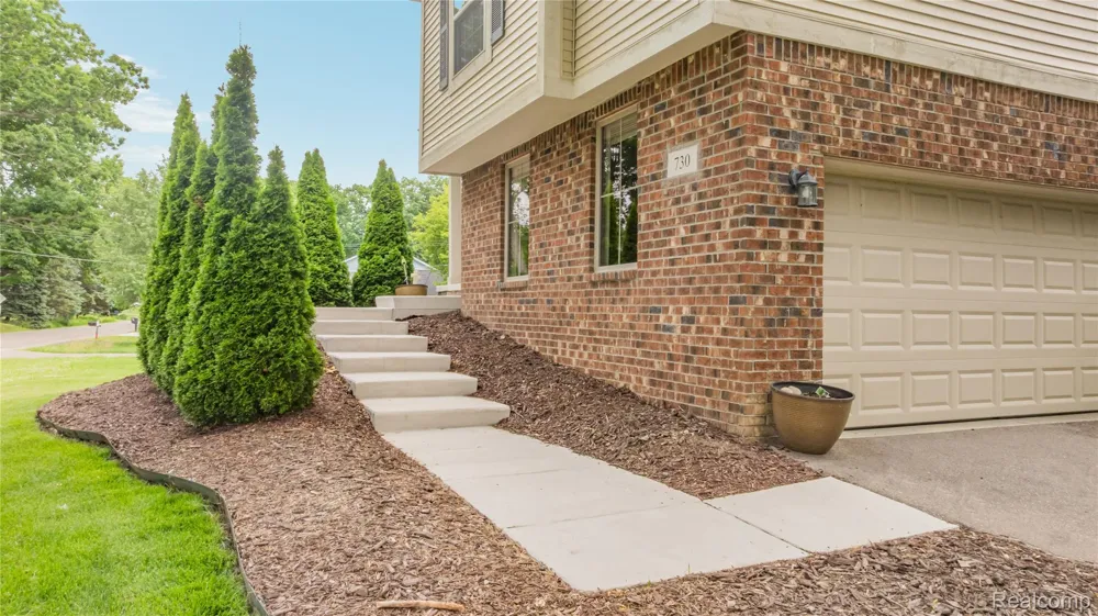 730 Leon Road Walled Lake City, MI 48390