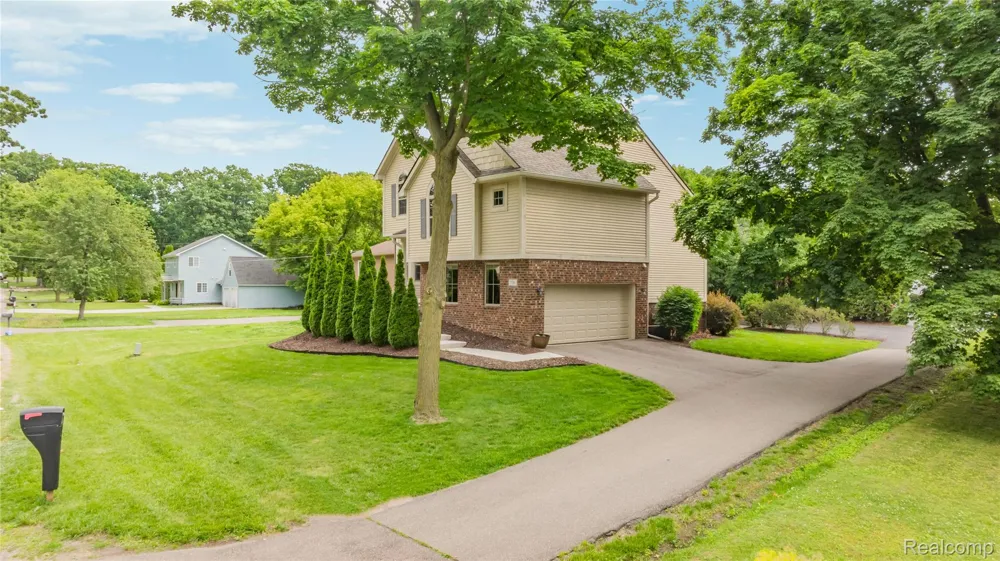 730 Leon Road Walled Lake City, MI 48390