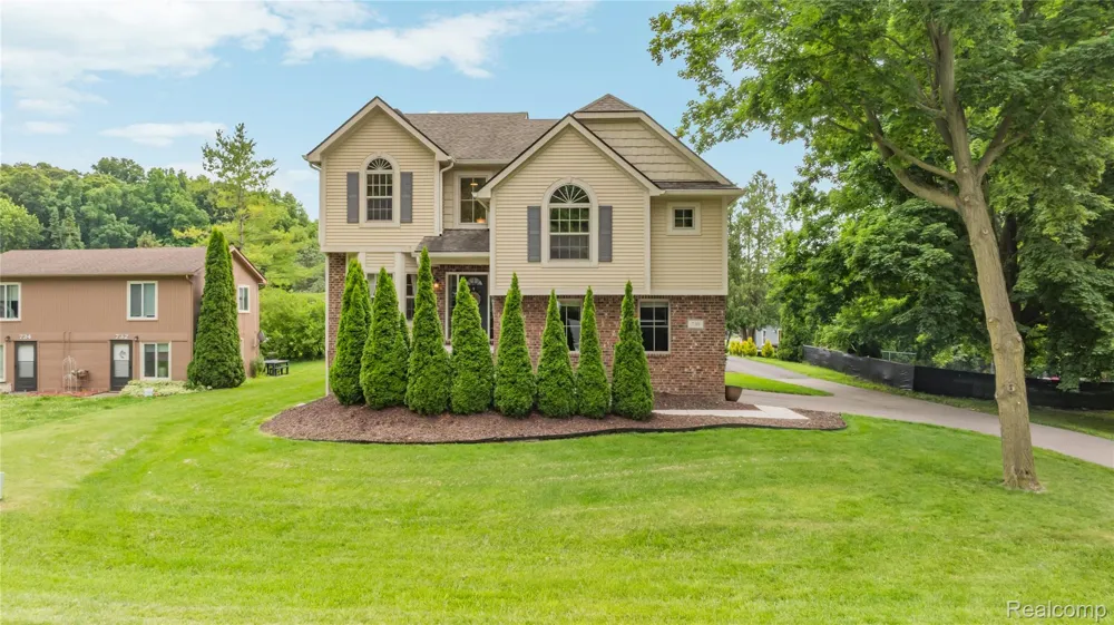 730 Leon Road Walled Lake City, MI 48390