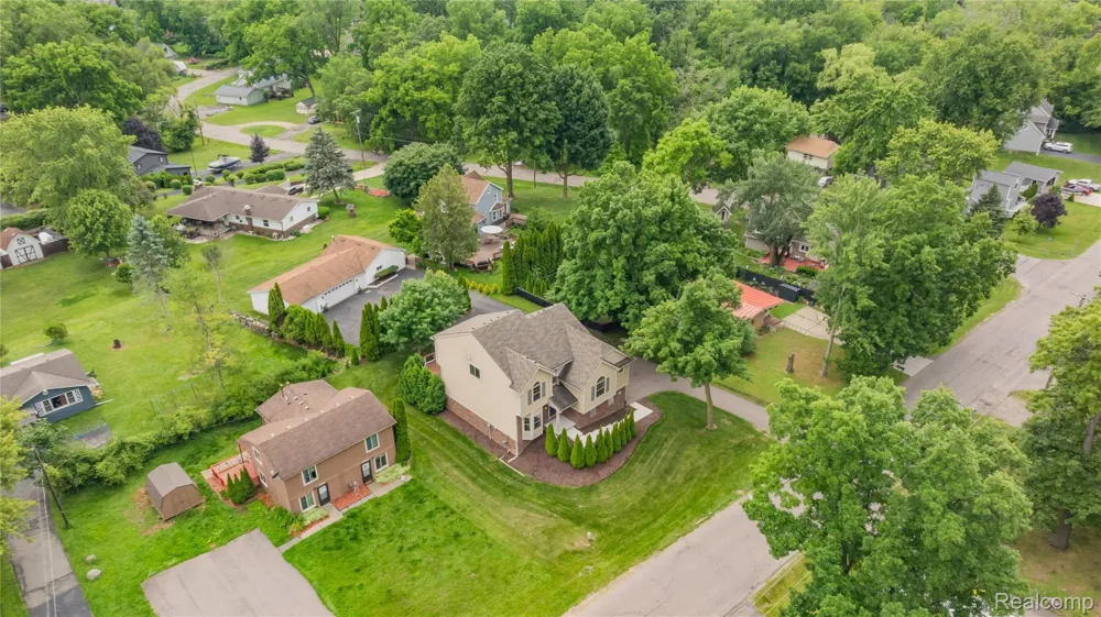 730 Leon Road Walled Lake City, MI 48390