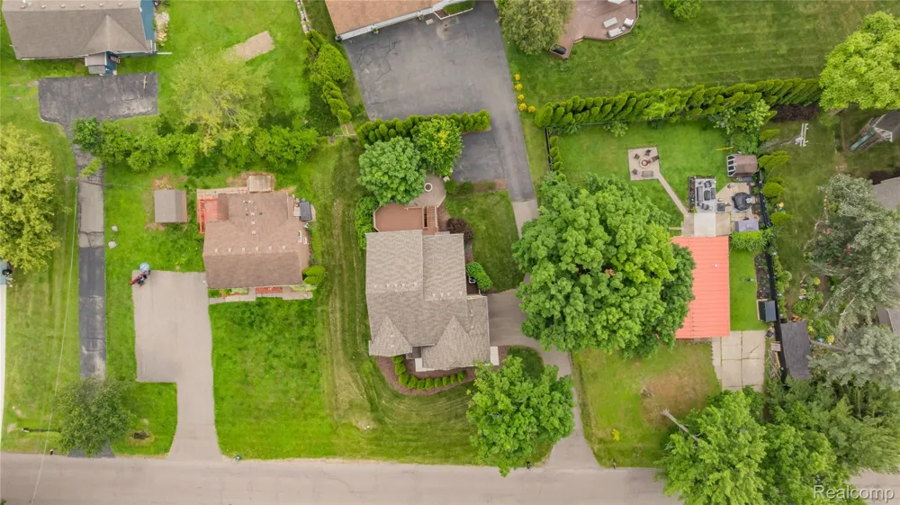 730 Leon Road Walled Lake City, MI 48390