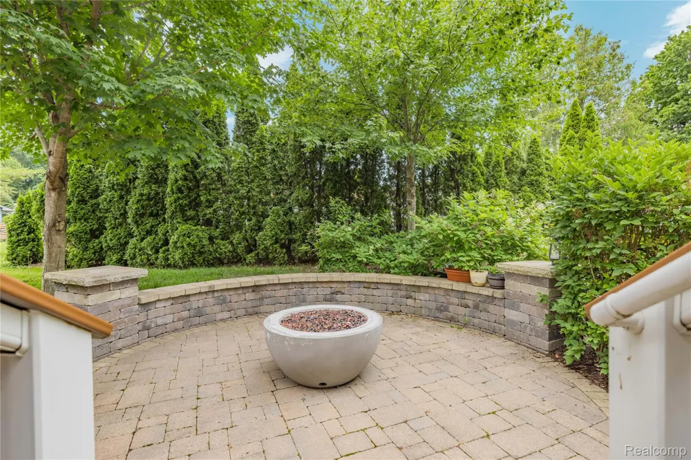 730 Leon Road Walled Lake City, MI 48390