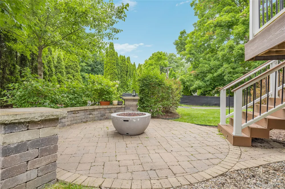 730 Leon Road Walled Lake City, MI 48390