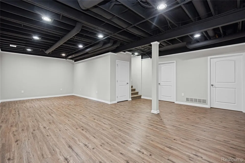 730 Leon Road Walled Lake City, MI 48390