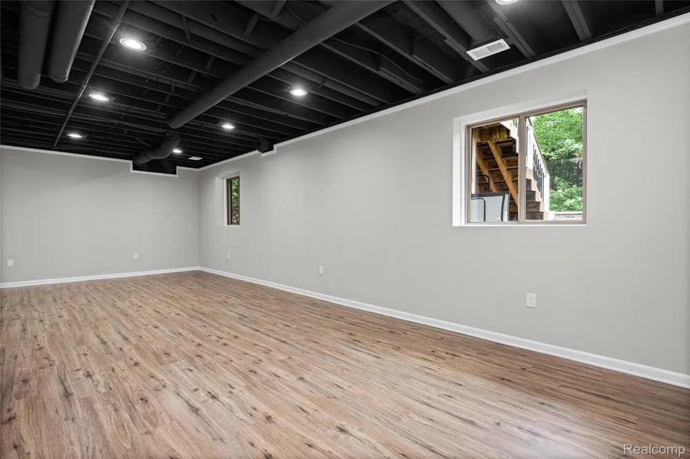 730 Leon Road Walled Lake City, MI 48390