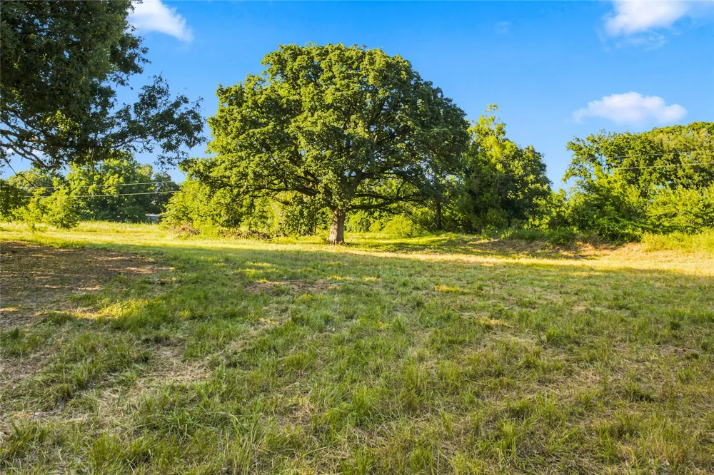 610 County Road 2040 Klondike, TX 75448