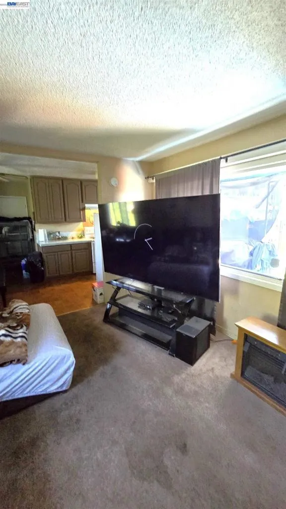 8600 Seneca Street Oakland, CA 94605
