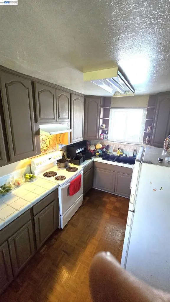 8600 Seneca Street Oakland, CA 94605