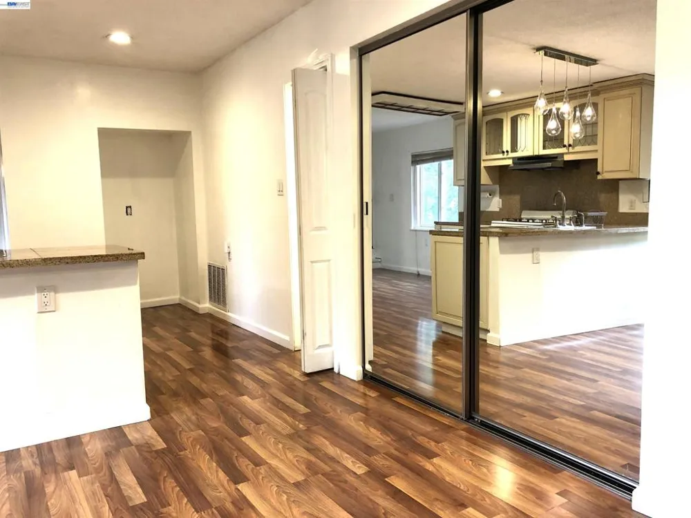 8600 Seneca Street Oakland, CA 94605