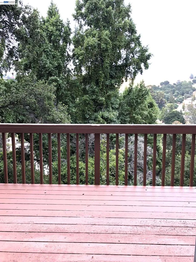 8600 Seneca Street Oakland, CA 94605