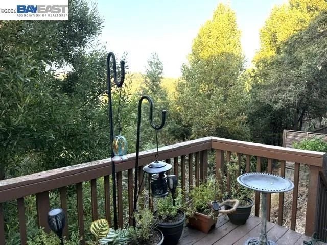 8600 Seneca Street Oakland, CA 94605