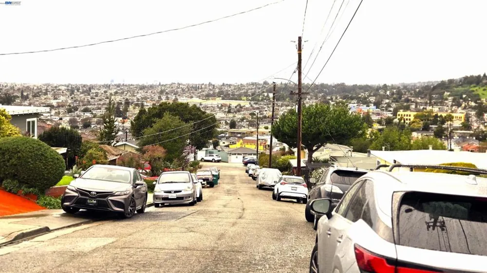 8600 Seneca Street Oakland, CA 94605