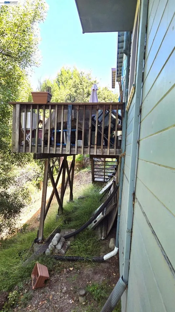 8600 Seneca Street Oakland, CA 94605