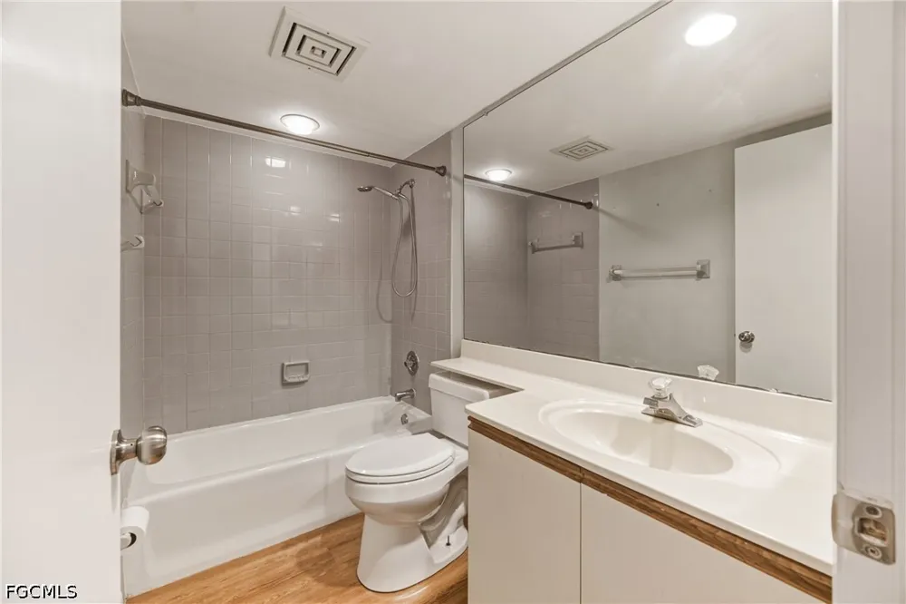 Lakeridge View Court #203 Fort Myers, FL 33907