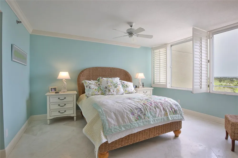 775 LONGBOAT CLUB ROAD #904 Longboat Key, FL 34228