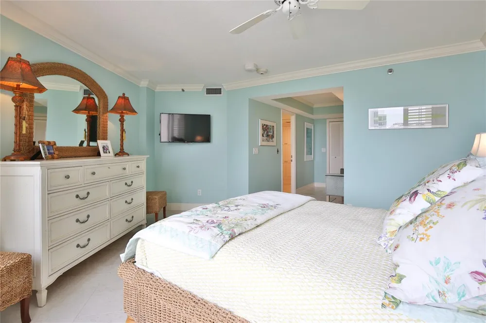 775 LONGBOAT CLUB ROAD #904 Longboat Key, FL 34228