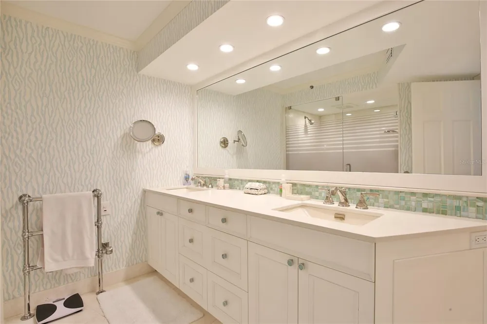 775 LONGBOAT CLUB ROAD #904 Longboat Key, FL 34228