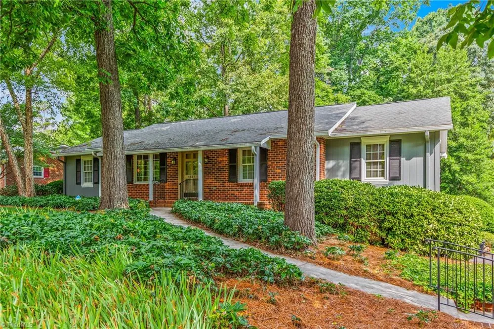 1837 Turfwood Drive Pfafftown, NC 27040