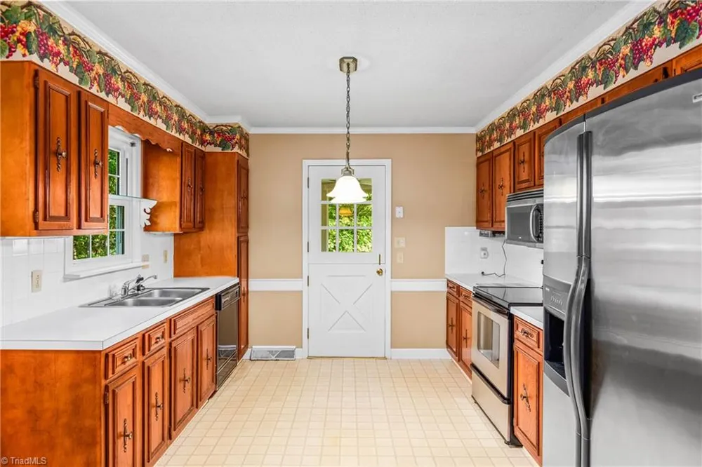 1837 Turfwood Drive Pfafftown, NC 27040