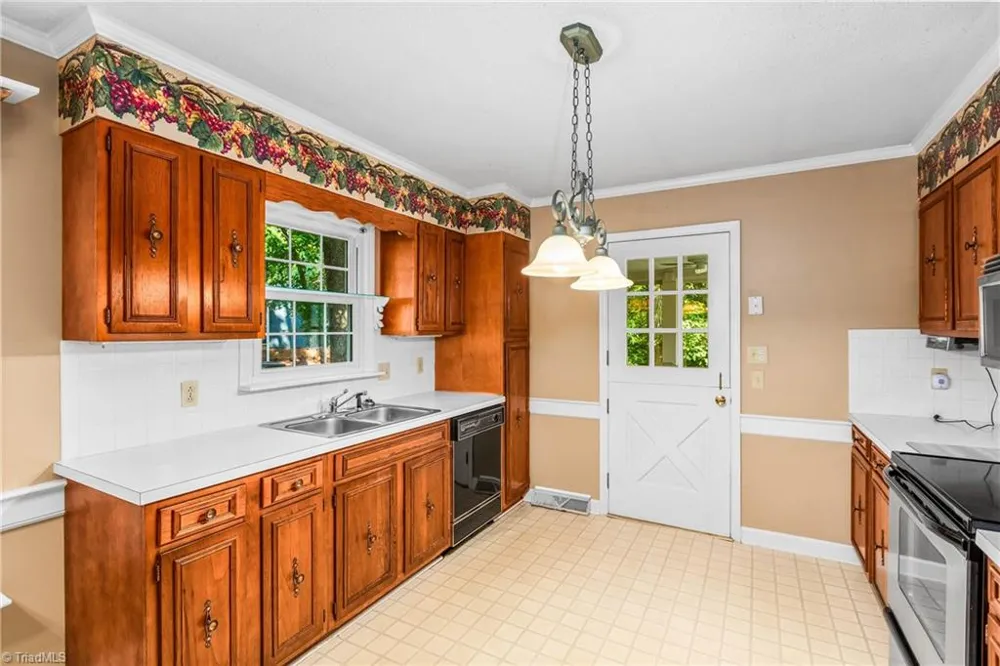 1837 Turfwood Drive Pfafftown, NC 27040
