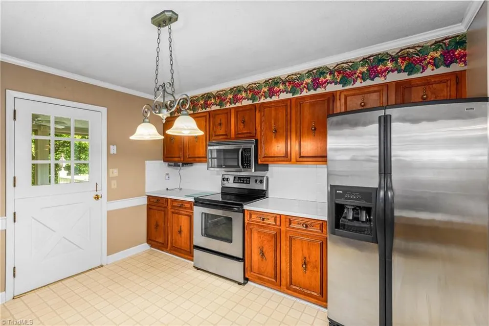 1837 Turfwood Drive Pfafftown, NC 27040