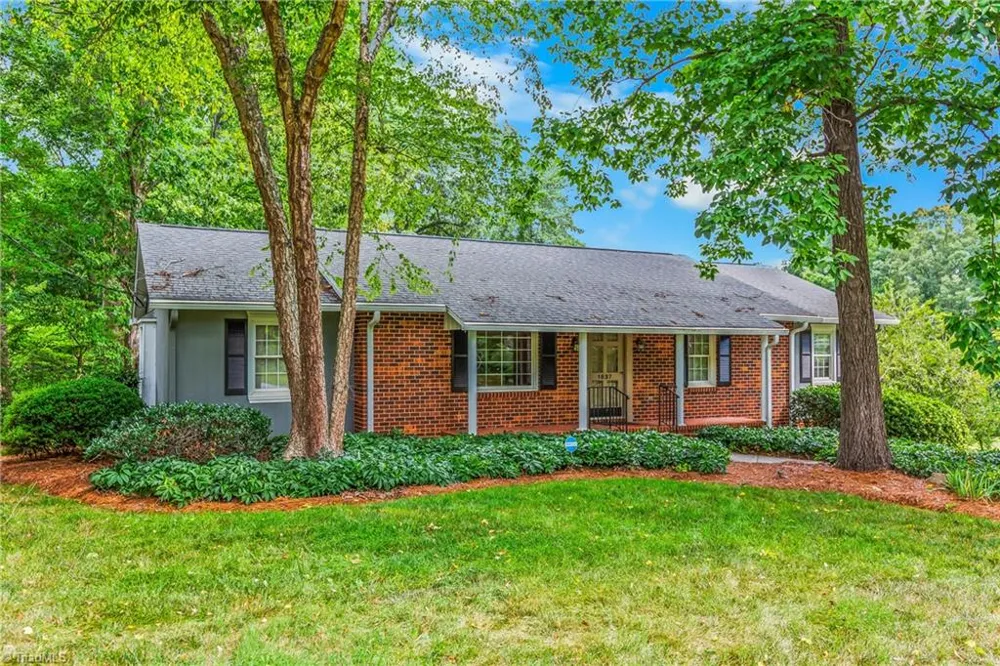 1837 Turfwood Drive Pfafftown, NC 27040