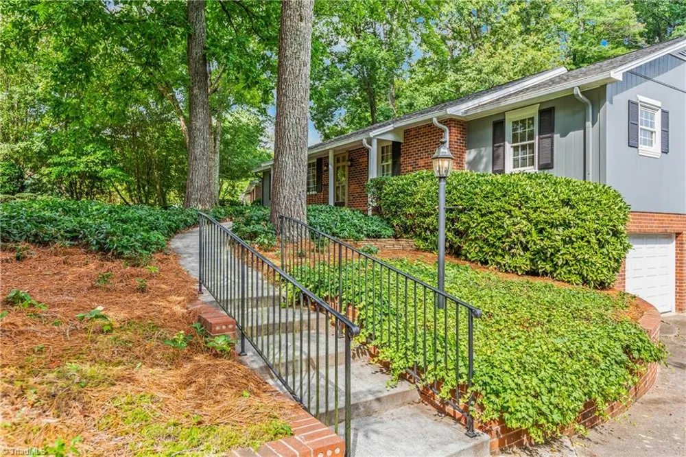 1837 Turfwood Drive Pfafftown, NC 27040