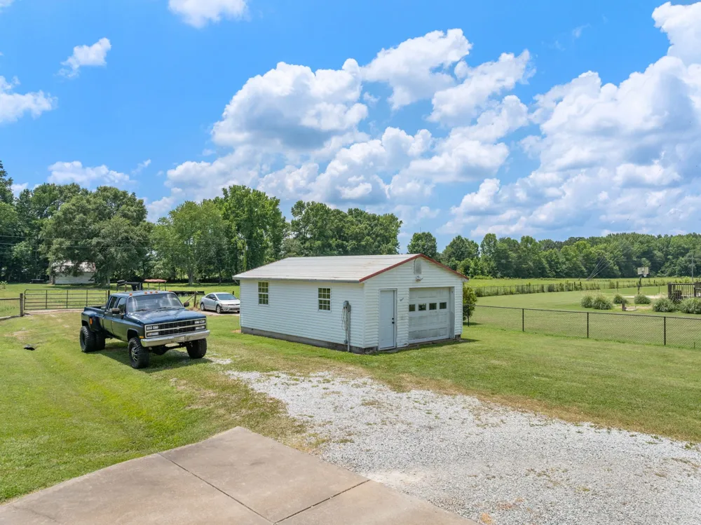 41 Harding Rd Leoma, TN 38468
