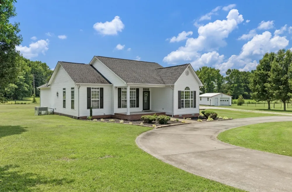 41 Harding Rd Leoma, TN 38468
