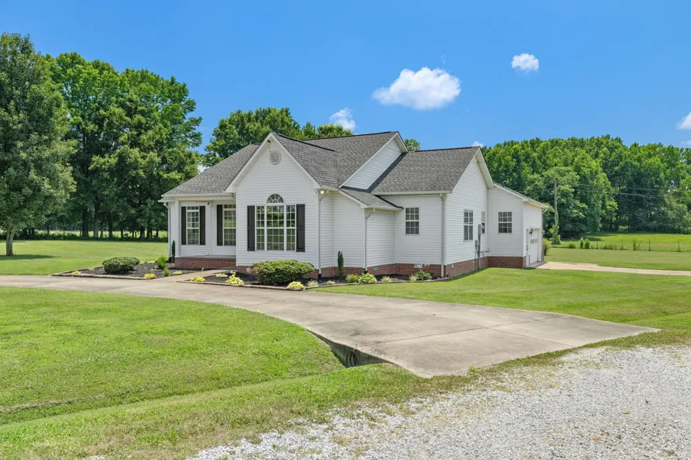 41 Harding Rd Leoma, TN 38468