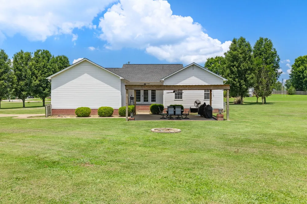 41 Harding Rd Leoma, TN 38468