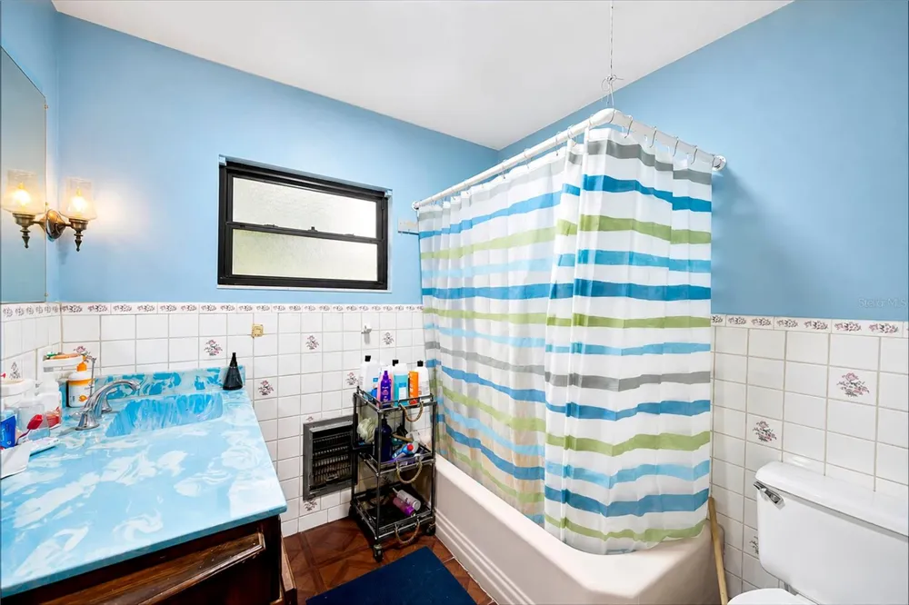 715 AVENUE B SW Winter Haven, FL 33880