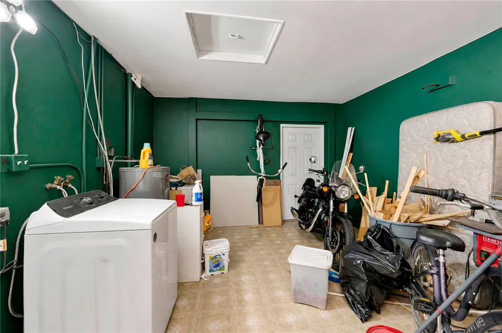 715 AVENUE B SW Winter Haven, FL 33880