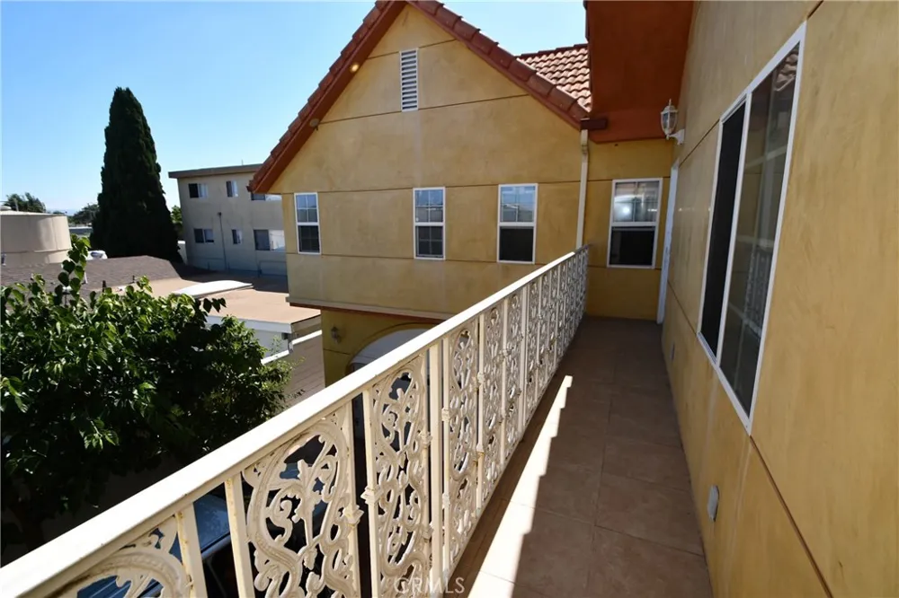 14103 Fonthill Avenue Hawthorne, CA 90250