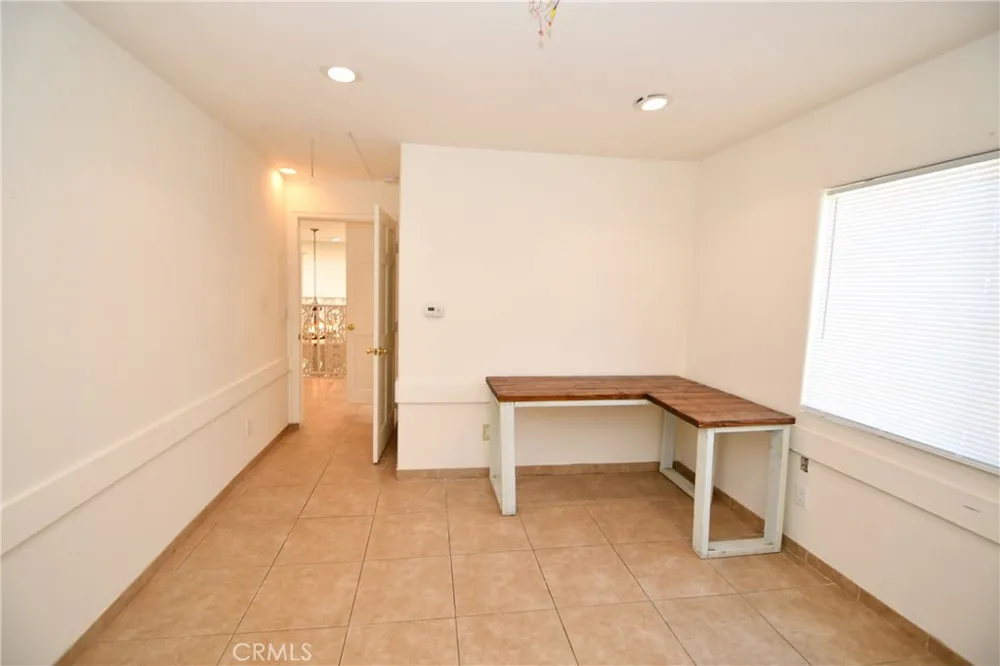 14103 Fonthill Avenue Hawthorne, CA 90250