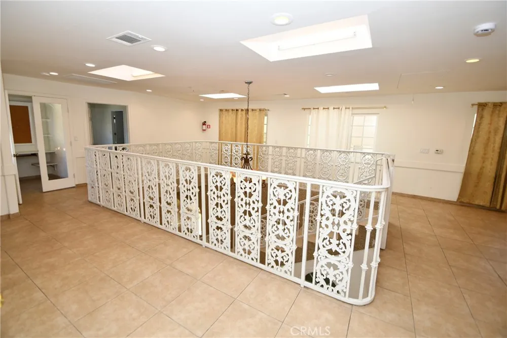 14103 Fonthill Avenue Hawthorne, CA 90250