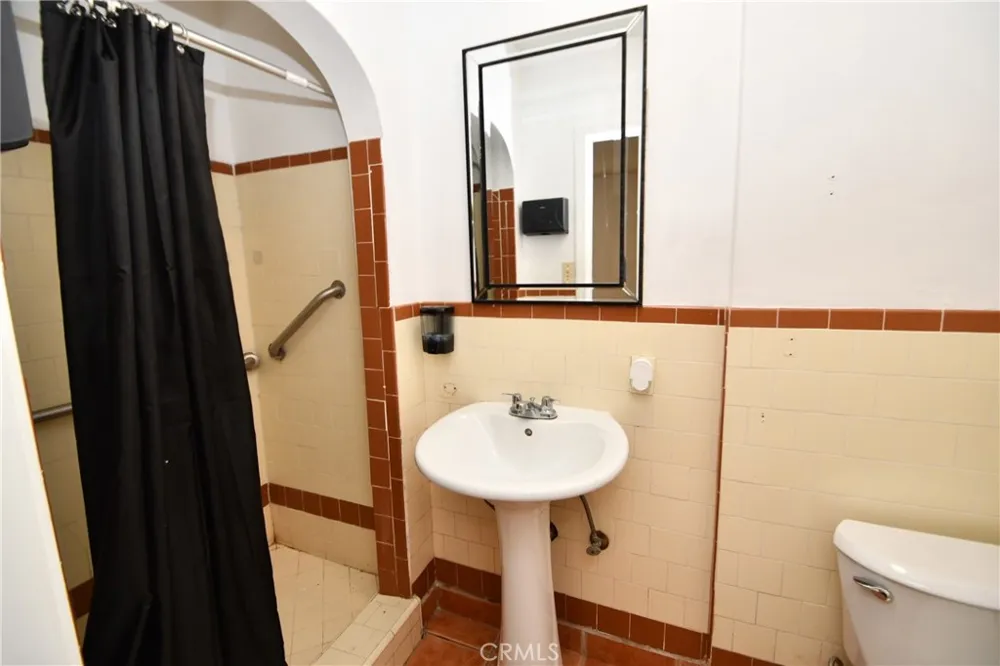 14103 Fonthill Avenue Hawthorne, CA 90250