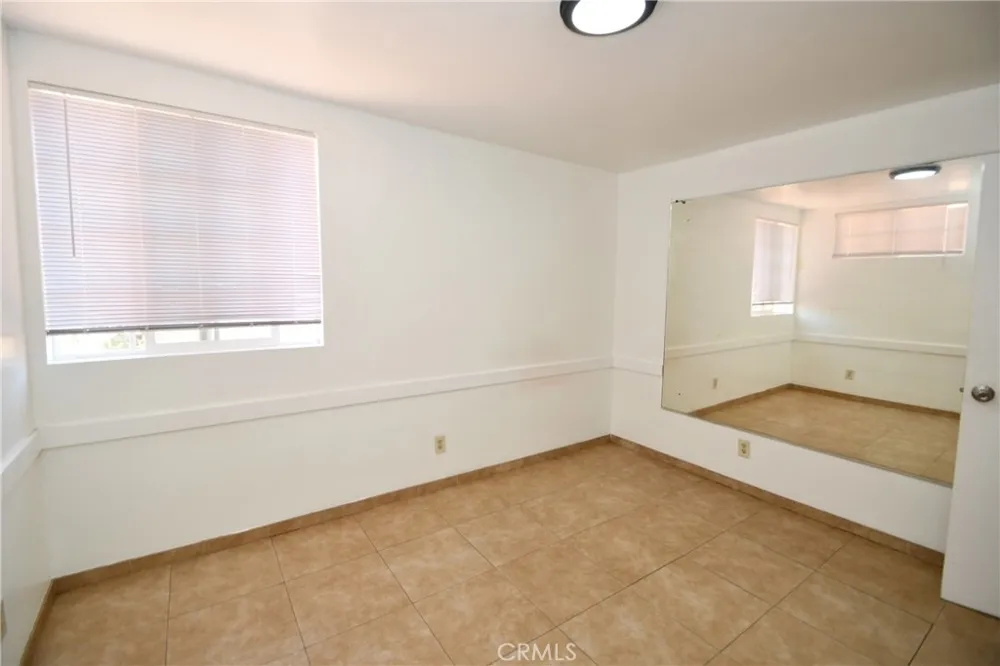 14103 Fonthill Avenue Hawthorne, CA 90250
