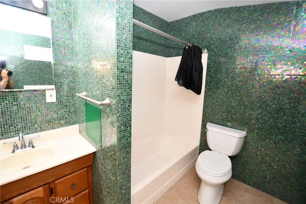 14103 Fonthill Avenue Hawthorne, CA 90250