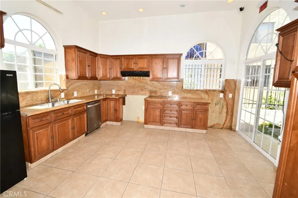 14103 Fonthill Avenue Hawthorne, CA 90250