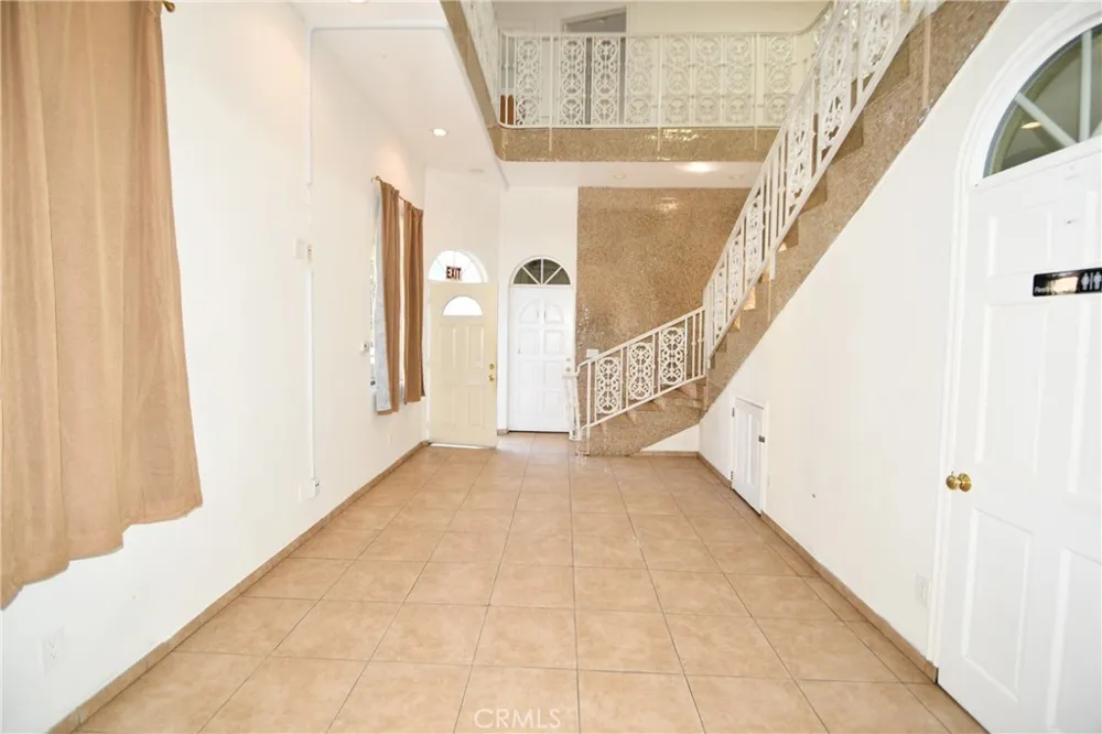 14103 Fonthill Avenue Hawthorne, CA 90250