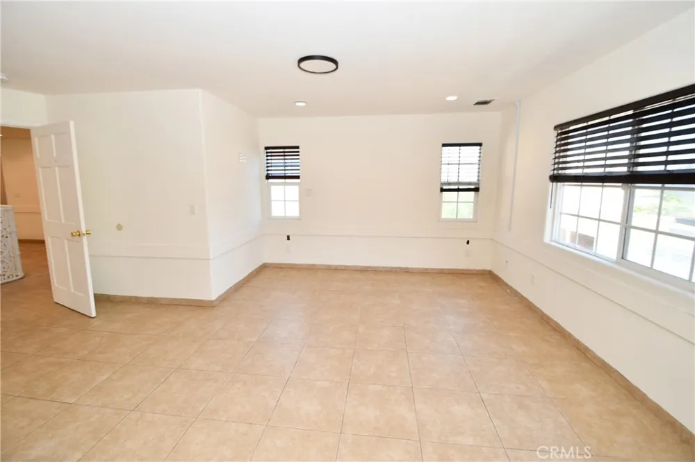 14103 Fonthill Avenue Hawthorne, CA 90250
