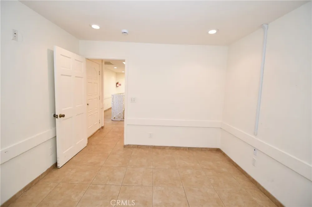 14103 Fonthill Avenue Hawthorne, CA 90250