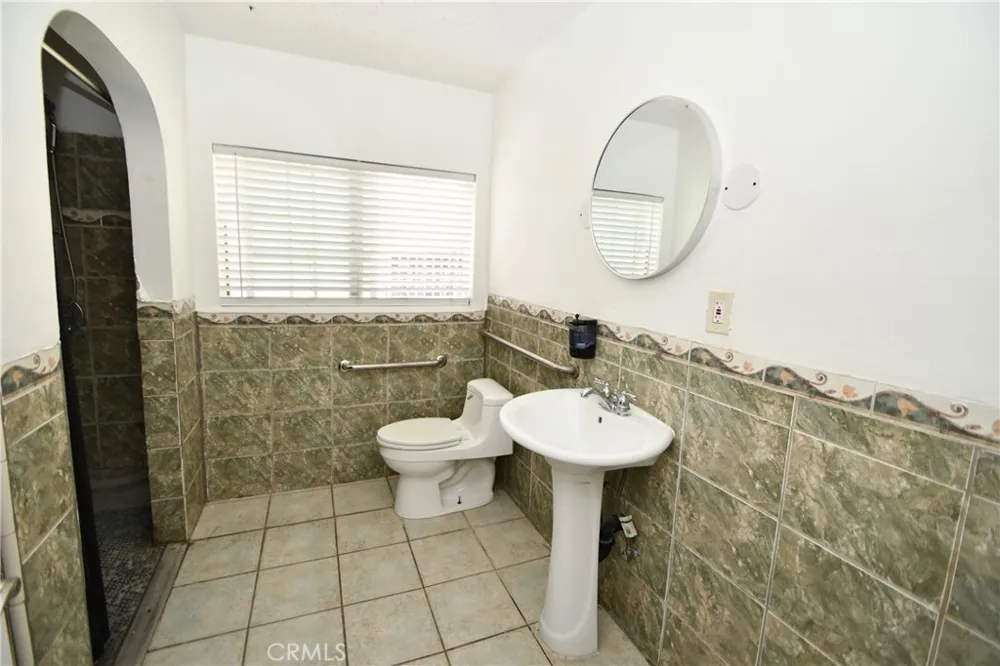 14103 Fonthill Avenue Hawthorne, CA 90250